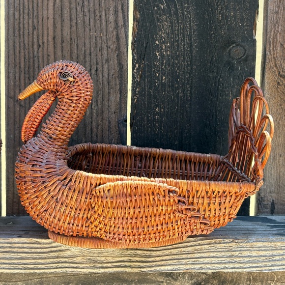 Handcrafted Wicker Swan Basket - Brown - Picture 1 of 1